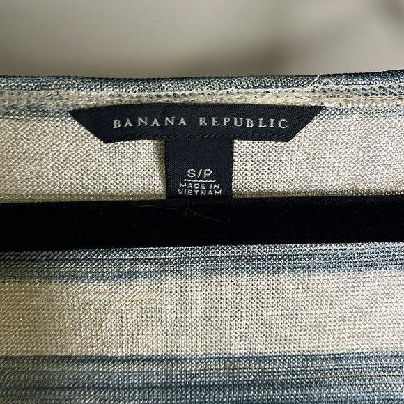 BANANA REPUBLIC SLEEVELESS TOP - Picture 3 of 4